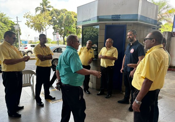 Basile declara apoio aos taxistas de Maceió: 'É preciso novas políticas que reduzam a carga tributária'