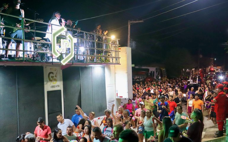 Mundaú Folia encerrou carnaval com grande arrastão nesta quarta-feira