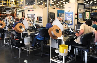 Produção industrial reverte queda e sobe 0,1% em outubro, mostra IBGE