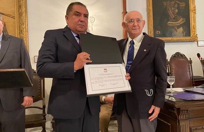 Inácio Loiola toma posse como novo sócio efetivo no IHGAL