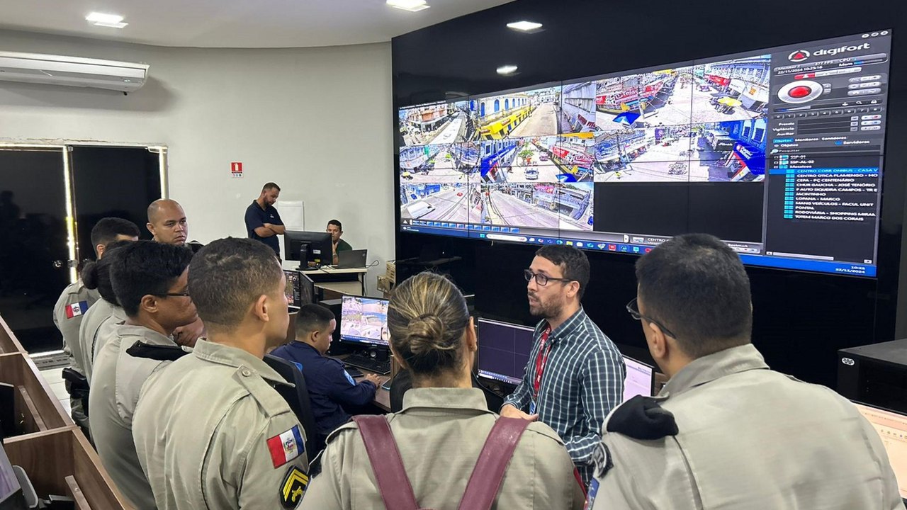 Militares do Tribunal de Justiça recebem instruções sobre o sistema de videomonitoramento da SSP