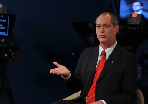 PDT defende Ciro Gomes após juiz permitir buscas em sua casa: 'Mesma Justiça que bloqueou conta de esposa'