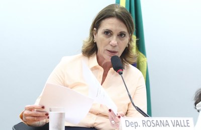 Deputada do PL pede inclusão no SUS de remédio que reduz retorno do câncer de mama