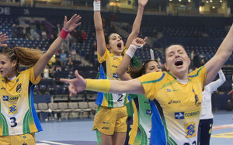 Seleção feminina de handebol do Brasil vence a Sérvia e conquista título mundial inédito