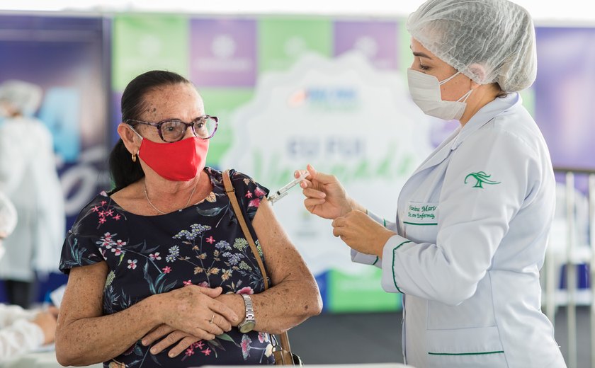 Prefeito JHC anuncia ampliação de vacinação para idosos