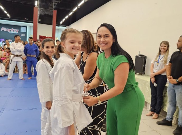 Arapiraca entrega faixas de judô aos atletas iniciantes das Academias da Saúde