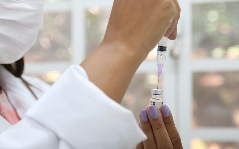 SP começa a aplicar 3ª dose contra covid em adolescentes a partir desta segunda