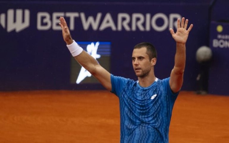 Djere encerra série invicta do bicampeão do Rio Open e fatura título em Santiago