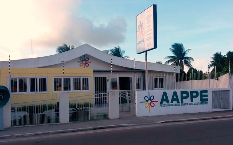 Em Penedo, pais de crianças autistas lutam para manter tratamento gratuito dos filhos