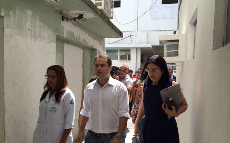 Renan Filho vistoria obras em Maternidade Santa Mônica