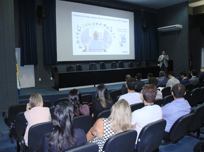 Esmal recebe palestra sobre Governo digital e sociedade inteligente