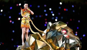 Cantora na apresentação no Super Bowl 2015