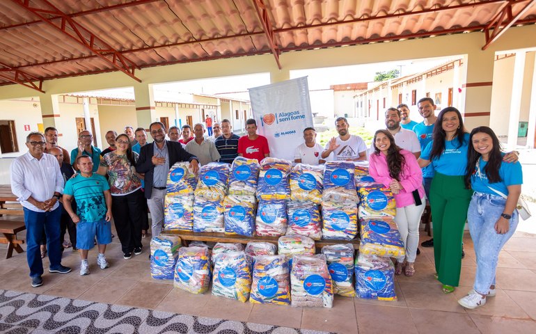 Alagoas Sem Fome doa uma tonelada à instituição que acolhe dependentes químicos em Penedo