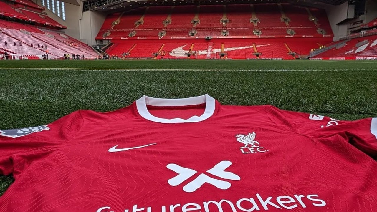 Liverpool condena ato de vandalismo de torcedor contra ônibus do Manchester United