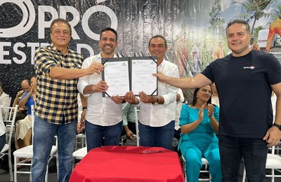 Prefeito de Anadia recebe novos veículos e investimentos do Governo do Estado