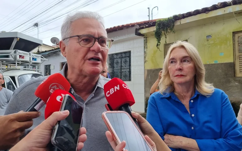 Vídeo: Renan critica Cunha, bate em JHC e cutuca Galba Netto em visita ao Flexal de Maceió