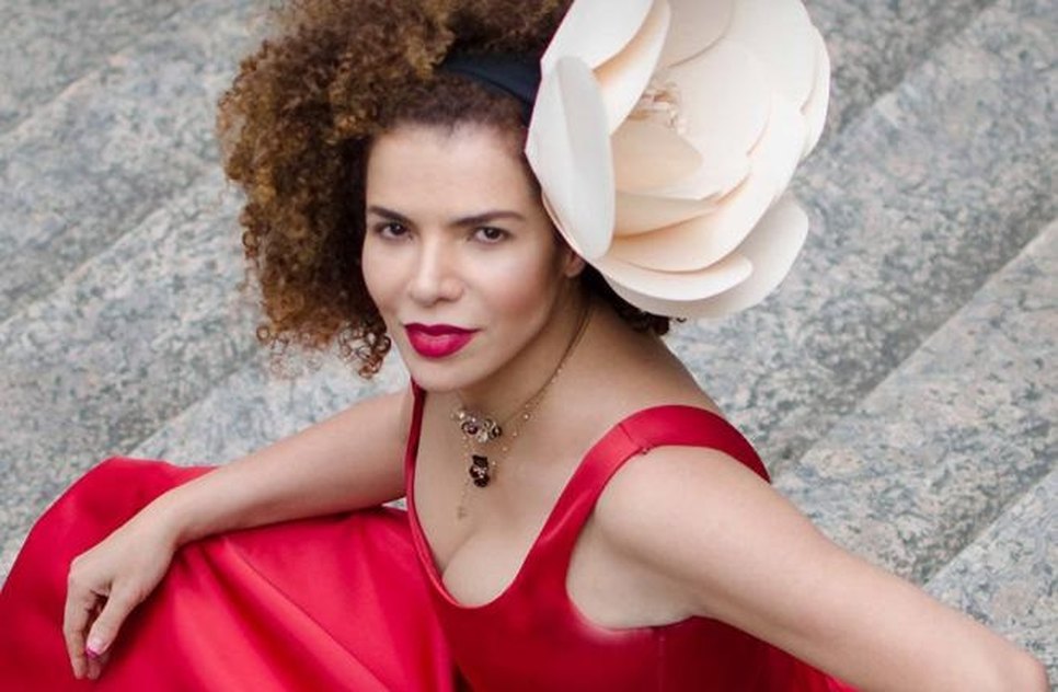 VANESSA DA MATA