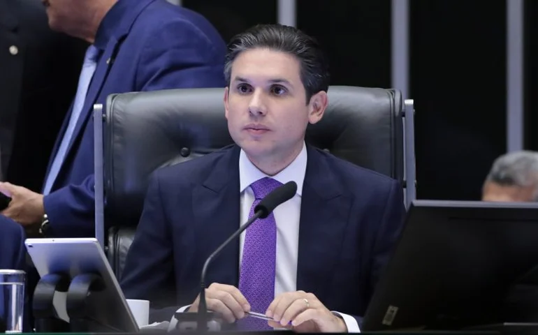 Motta anuncia votação de urgência do projeto da bagagem de mão e de propostas de segurança pública