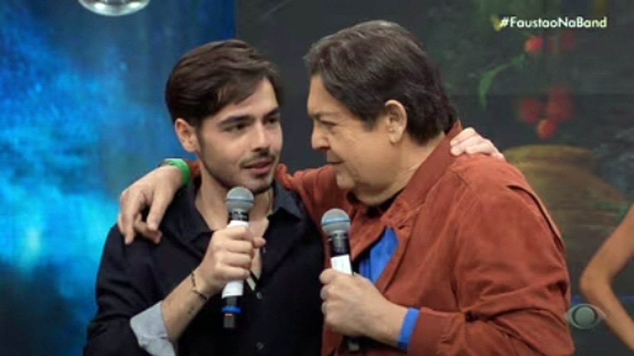 Faustão homenageia o filho, João Silva, na TV: 'Faz o estilo dele'