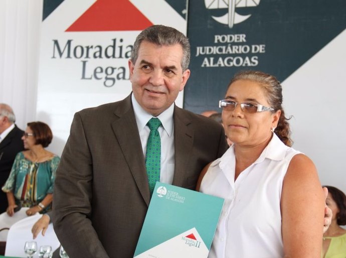 Programa Moradia Legal II regulariza 210 imóveis em Olho D'Água das Flores