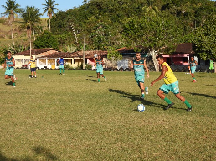 Coruripe divulga primeira lista de jogadores regularizados para a temporada 2025