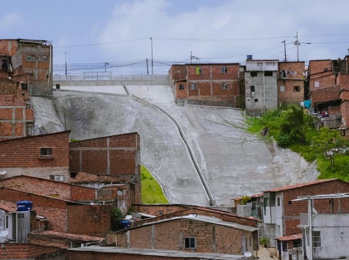 Grota do Rafael recebe proteção de encostas e obras estruturantes