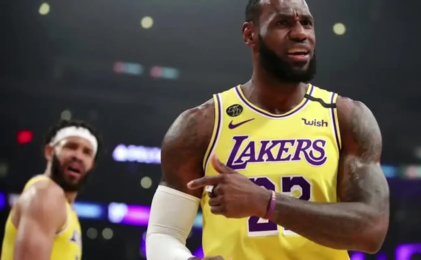 LeBron desbanca Curry, volta a fazer história e lidera vitória dos Lakers sobre Warriors na NBA