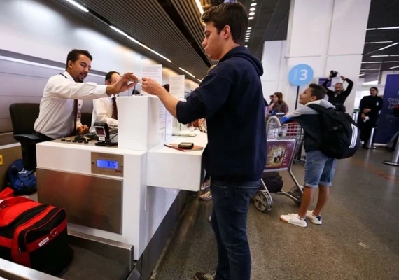 Saiba como autorizar viagem de menores sem precisar ir a cartório