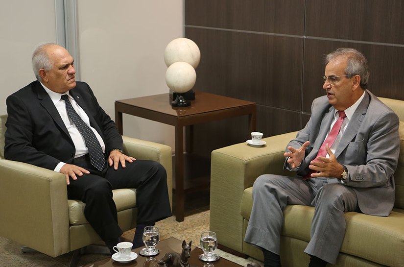Presidente do TJ/AL discute parcerias com conselheiro do TCE/AL