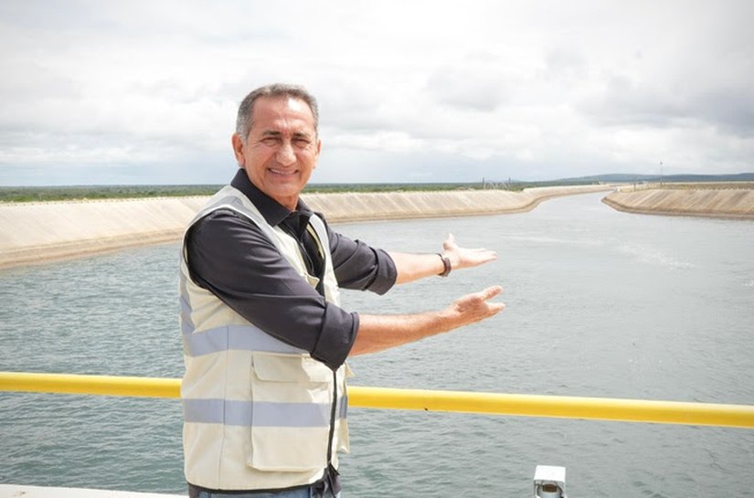 Com água que corre no sertão, Governo Federal garante dignidade para o povo nordestino