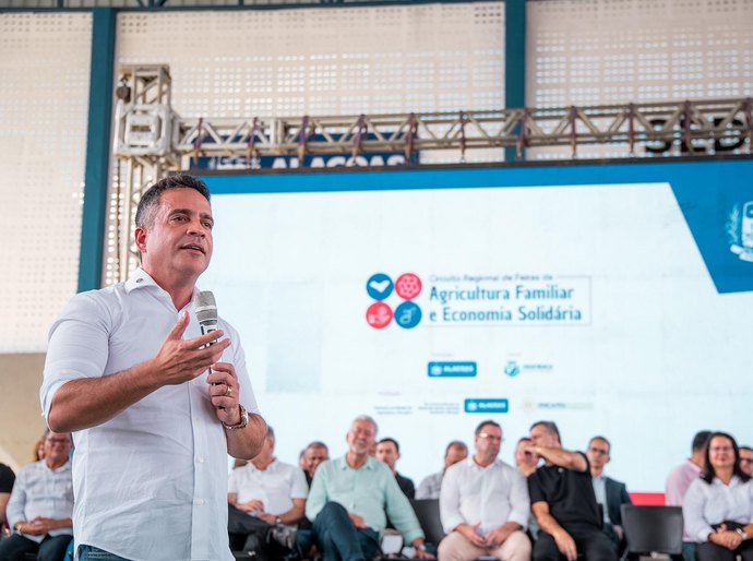 Em Arapiraca, governador lança Circuito de Feiras Regionais da Agricultura Familiar e Economia Solidária