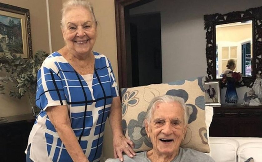 Aos 100 anos, Orlando Drummond posta foto com a esposa na quarentena