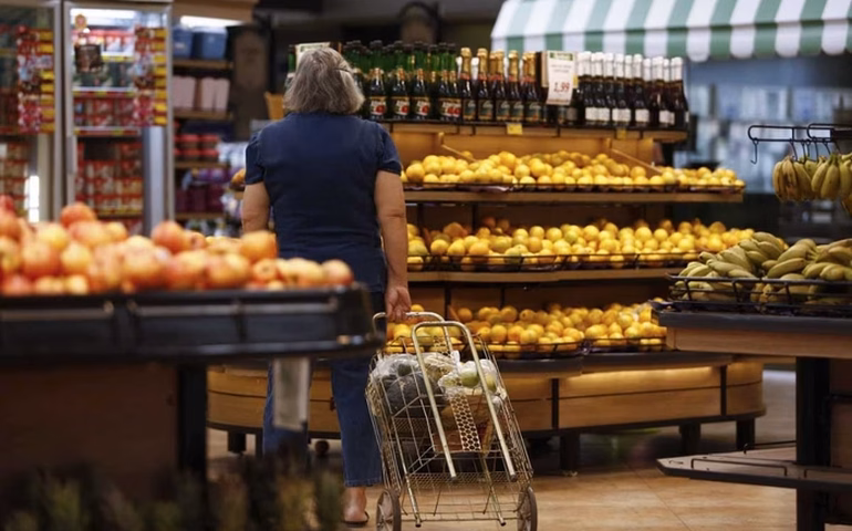 Preços de alimentos caem em julho pelo segundo mês consecutivo no IPCA, mostra IBGE