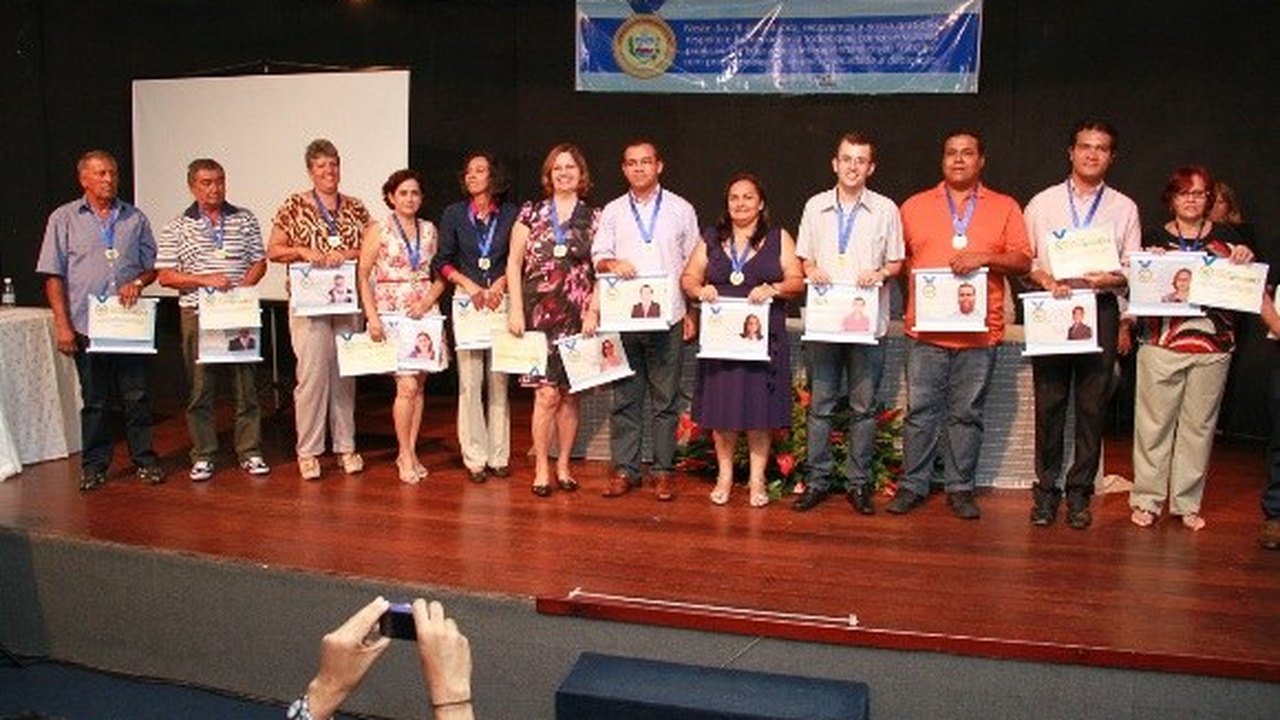Educação presta homenagem a Servidores Destaque de 2014