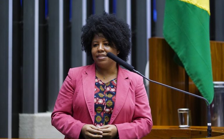 Câmara adia para esta quarta-feira votação de projeto sobre igualdade salarial entre mulheres e homens