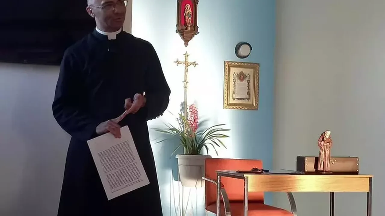 Padre brasileiro desafia excomunhão do Papa e diz que seguirá celebrando missas