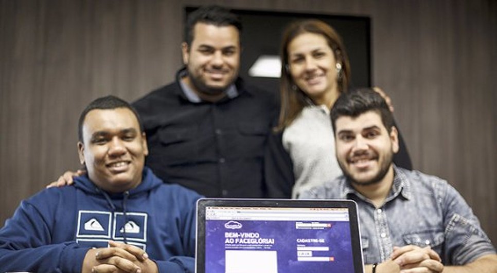 Thiago, Davis, Daiane e Atila, criadores do FaceGlória