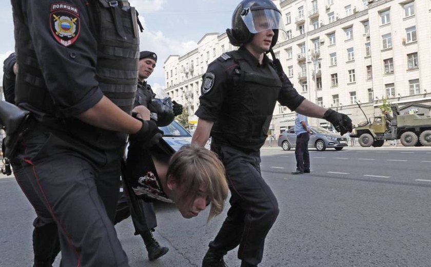 65 são detidos em protesto na Rússia enquanto participação eleitoral ultrapassa recorde