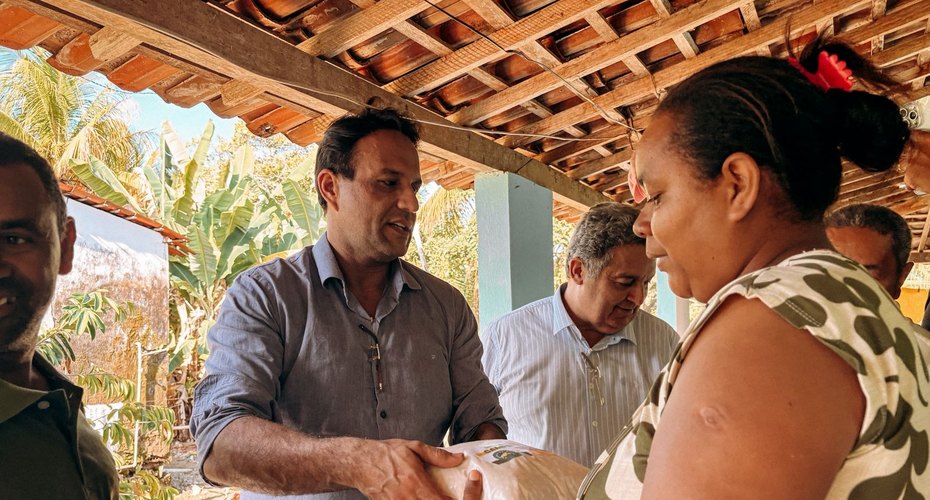 Deputado Mesaque Padilha entrega grãos para fortalecer agricultura familiar em Maragogi