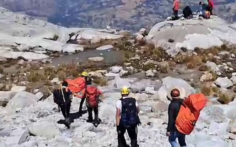 Corpo de alpinista dos EUA desaparecido há 22 anos é encontrado mumificado em montanha no Peru