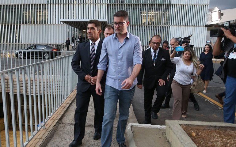 Moraes permite que Do Val participe de sessões do Senado além das 19h