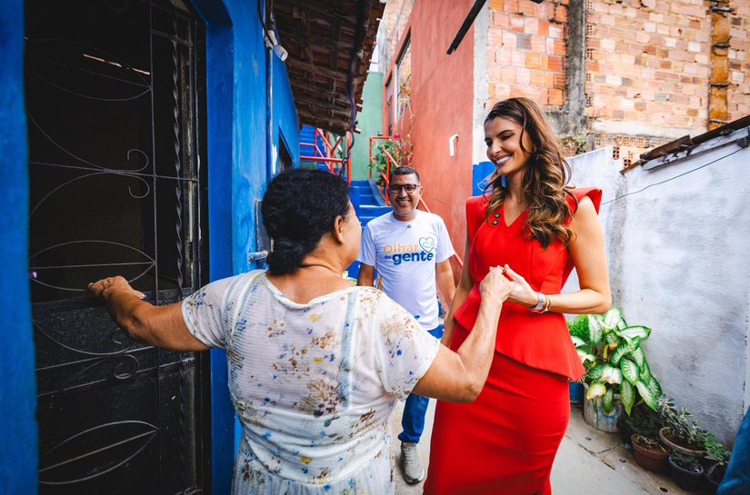 Primeira-dama de Maceió sobe as grotas e leva esperança: mais de 250 pacientes triados para cirurgias de catarata em um único dia