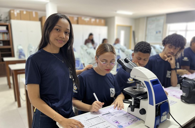 Uncisal recebe estudantes do ensino médio em experiência prática na área da saúde