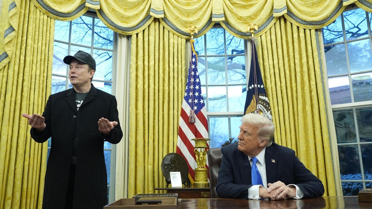 Qual poderia ser a razão por trás da presença contínua de Musk no governo Trump?