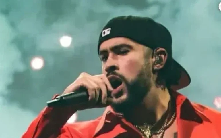 Já é Natal para Bad Bunny...