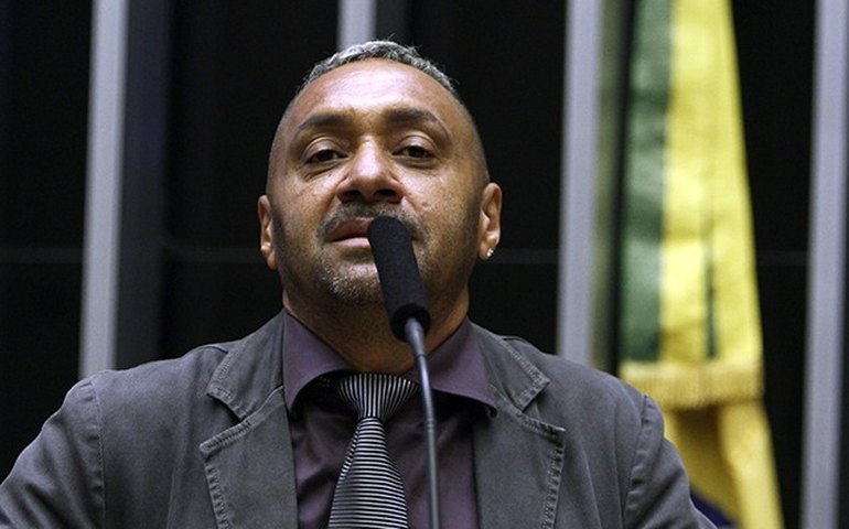 Tiririca troca PL pelo PSD e deve disputar quinto mandato pelo Ceará