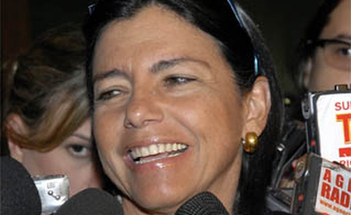 Aposentada no Senado, Roseana Sarney dobra rendimentos Aposentada no Senado, Roseana Sarney dobra rendimentos