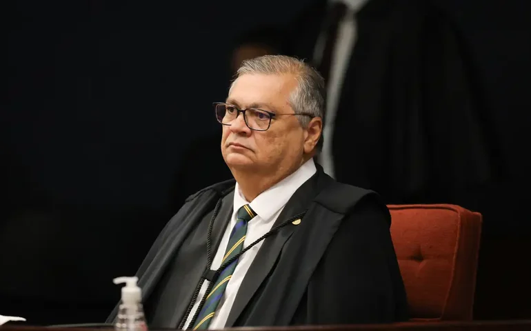 Dino suspende trecho de PL que libera emendas do orçamento secreto