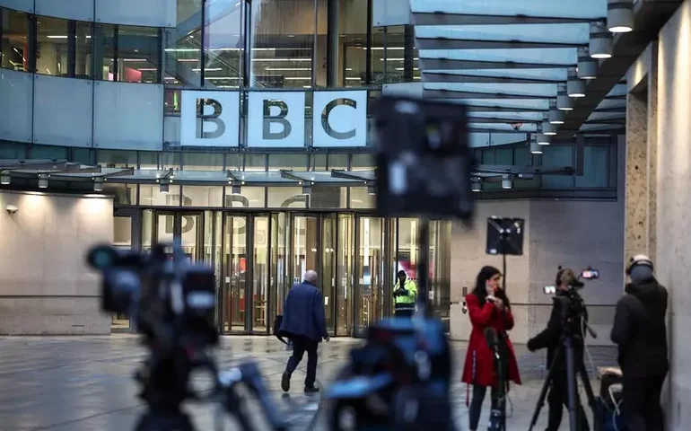 Trump ameaça processar BBC por adulterar imagens de seu discurso