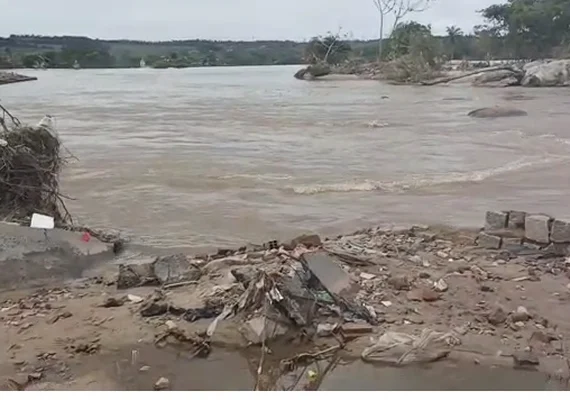 Corpo é encontrado boiando em rio no município de Rio Largo; veja vídeo